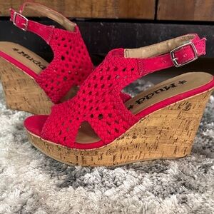 Women's Mudd Wedge Sandals. Great Condition. Fuchsia/Pink color.